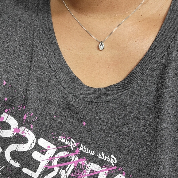 Diamond teardrop pendant and 2 sets of earrings - Picture 8 of 12